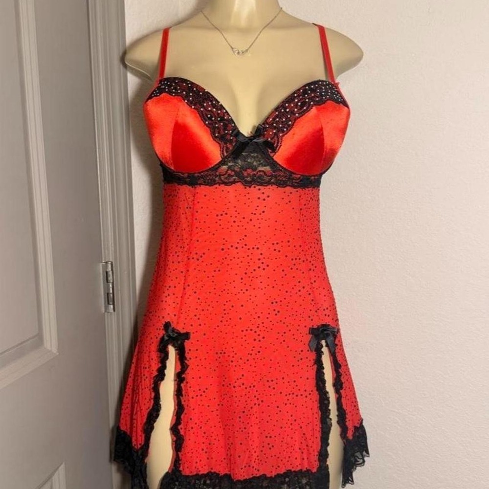 Madison Ave Intimates Red & black lacy babydoll dress